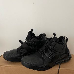 Nike Mens Air Force 270
